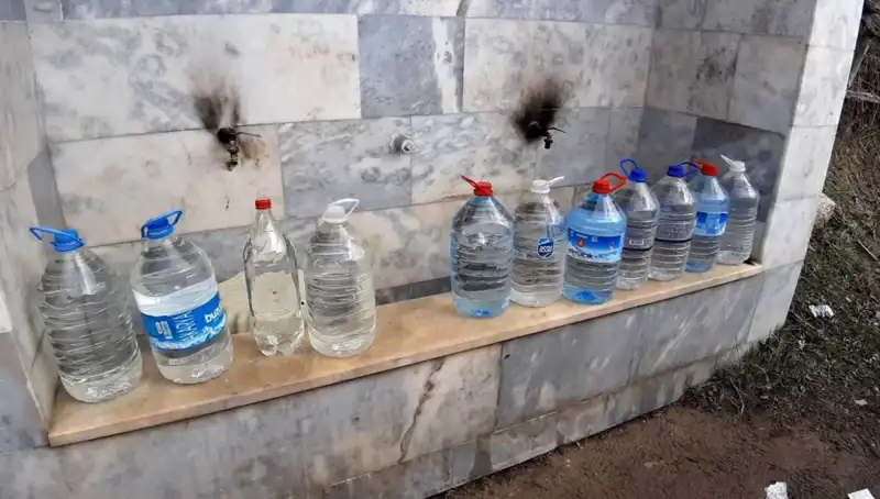 Şifalı Su Efsanesi: İnsanlar Kilometrelerce Yol Kat Ediyor