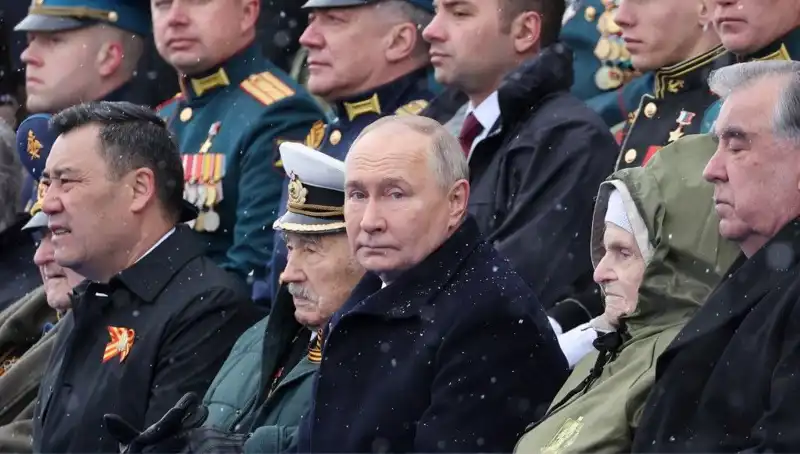 Rus Ordusu Büyüyor: Putin'den Tarihi Askeri İlan ve Stratejik Hedefler