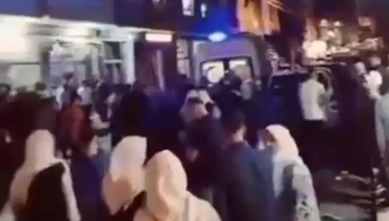 Balkon Kazası: 14 Yaşındaki Kader Hayati Tehlike Altında