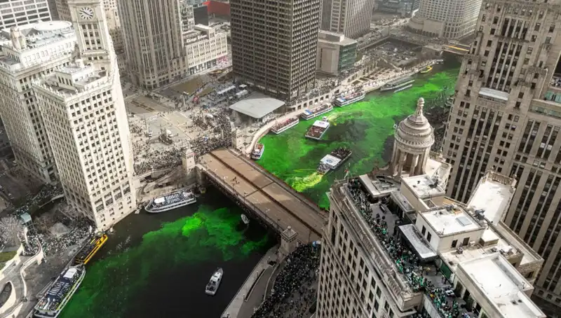 ABD'de Aziz Patrick Günü: Chicago Nehri'nin Yeşil Rüyası
