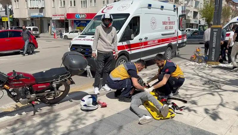 Aksaray'da Motosiklet Kazası: İki Genç Yaralı, Hayat Savaşına Girdi