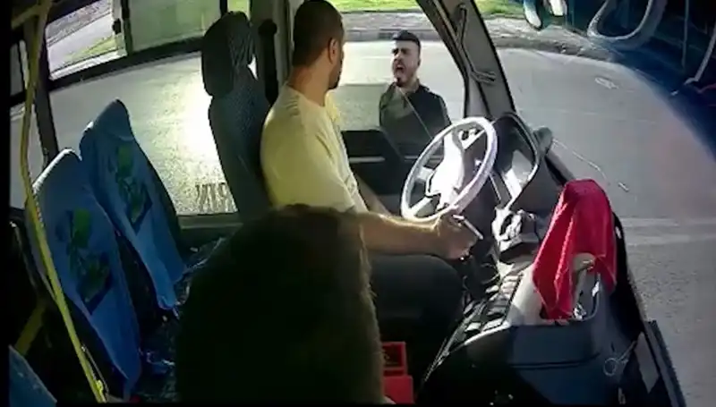 Antalya'da Kaçan Bıçaklı Saldırgan Otobüs Şoförünü Yakalamayı Başardı