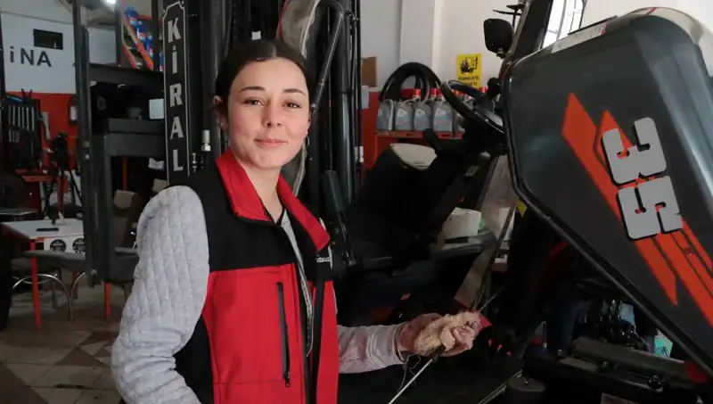 Melike Hanım: Sanayinin Tek Kadın Çalışanı ve Forklift Servisindeki Özgüvenli Yolculuğu