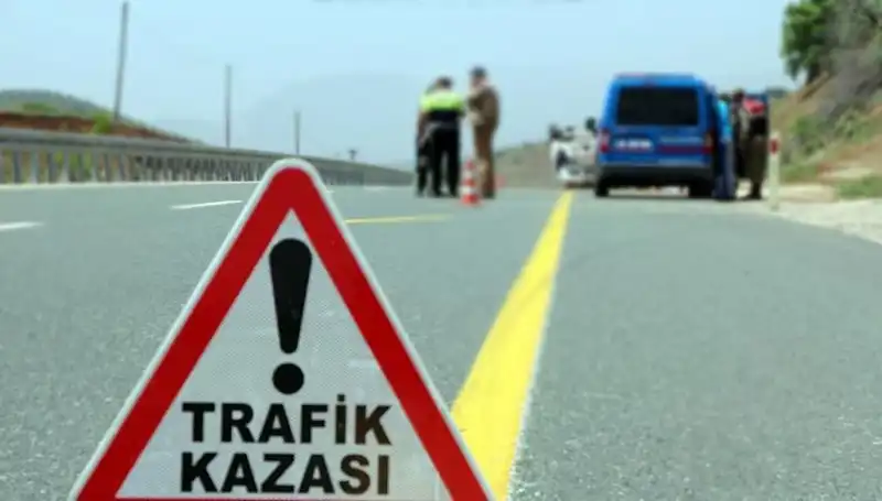 Ticari Araç ile Otomobil Çarpıştı: 5 Yaralı, Kaza Şoku Yaşandı!