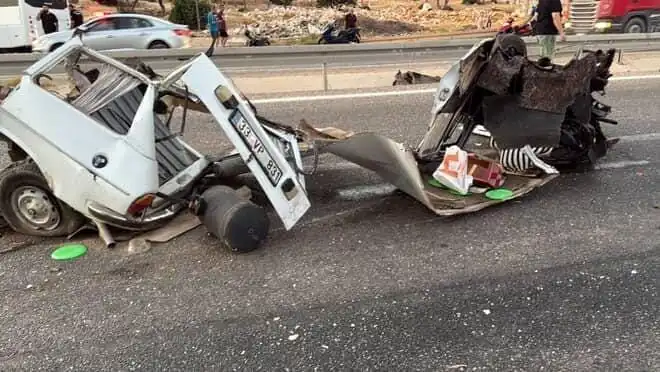 Bariyere Çarpan Araçta Feci Kaza: Bir Ölü ve Bir Yaralı