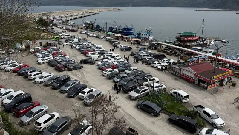 Bayramda İlçeye 14 Bin 600 Araç Girişi: Trafik Kaosu ve Yoğunluk