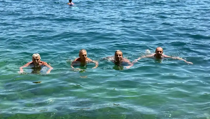 Sıcak Havanın Etkisiyle Plajlar Dolup Taşarken, Termometre 36 Dereceyi Gösteriyor!