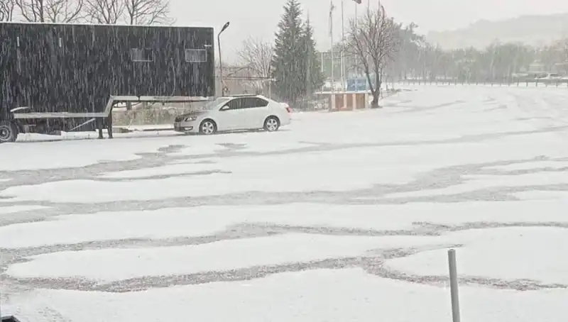 Tekirdağ’da Ceviz Büyüklüğünde Dolu Yağdı: Şehir Beyaza Büründü