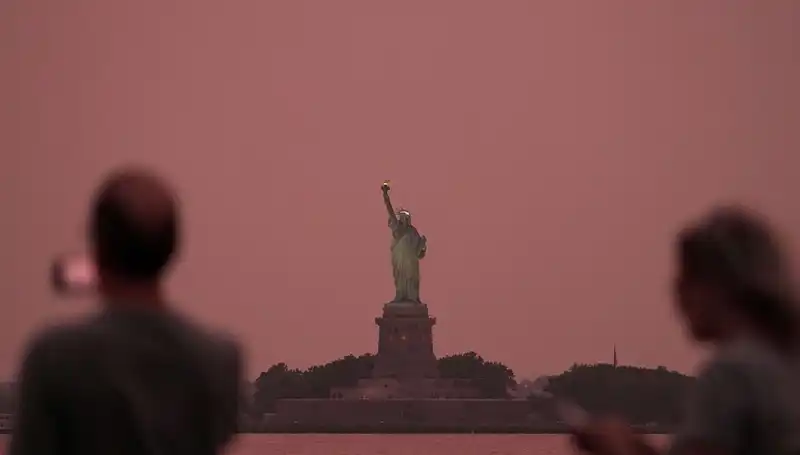 Kanada Orman Yangınları New York'un Gökyüzünü Kırmızıya Bürüdü