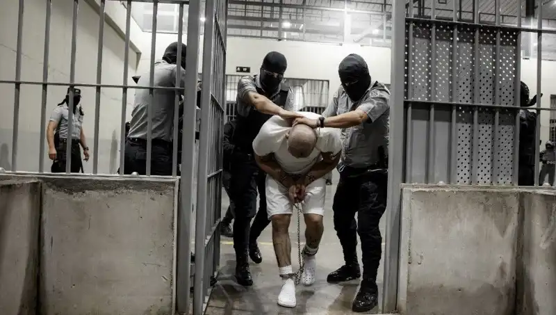 El Salvador'da Yükselen Kriz: Trump'ın Kararına Göçmenlerden Tepkiler!