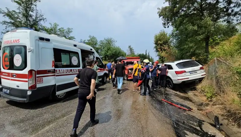 Sakarya'da Kamyonet ve Cip Çarpıştı: 4 Çocuğun Arasında 5 Yaralı