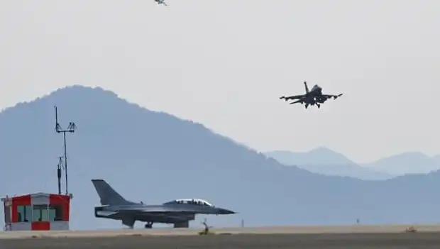 Güney Kore'de Askeri Tatbikatta Savaş Uçağı Köyü Bombaladı: 7 Yaralı
