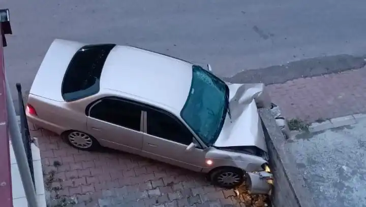 Kontrolü Kaybederek Duvara Çarpan Araçlar: Kazaların Arttığı Gerçekler