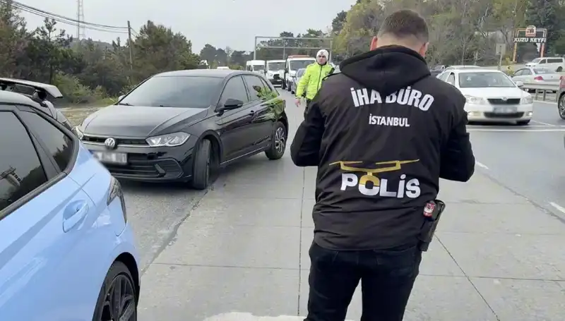 Emniyet Şeridini İhlal Eden Sürücü Suçunu Yolda Buldu: Olayın Perde Arkası