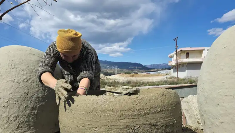 Hataylı Kadınlar, Killi Topraktan El Yapımı Ürünlerle Gelir Elde Ediyor