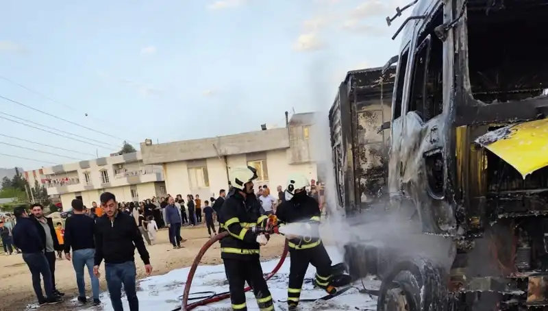 Park Halindeki İki TIR Alev Alev Yandı: Olayın Ardındaki Sebepler