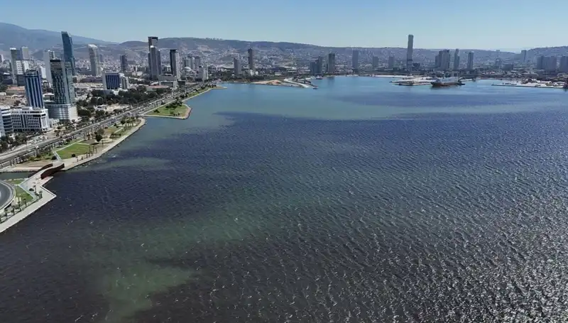 İzmir Körfezi’nde Lastik Yanığı Kötü Koku Tartışmalarını Alevlendirdi