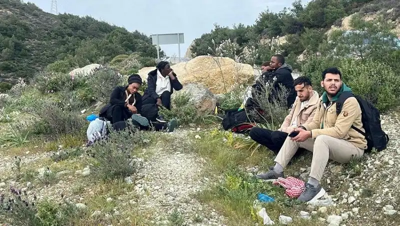 İki İlde Düzensiz Göçmen Operasyonu: 20 Kişi Yakalandı!