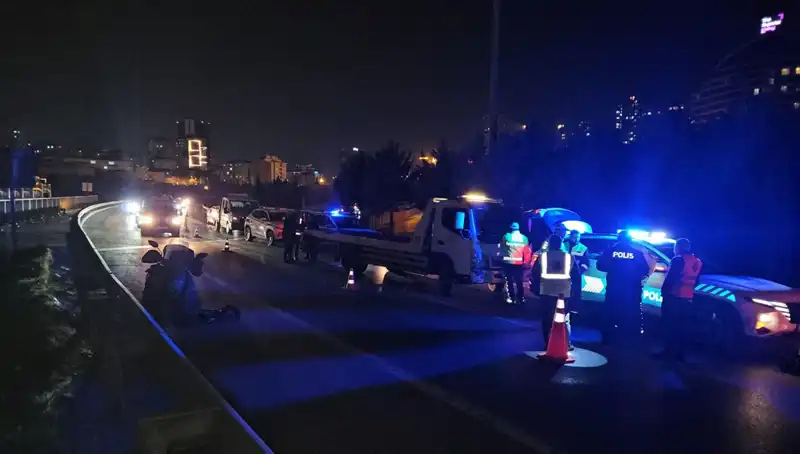 TEM Otoyolu'nda Korkunç Kaza: Yatan Kişi Metrelerce Sürüklenerek Hayatta Kalmaya Çalıştı