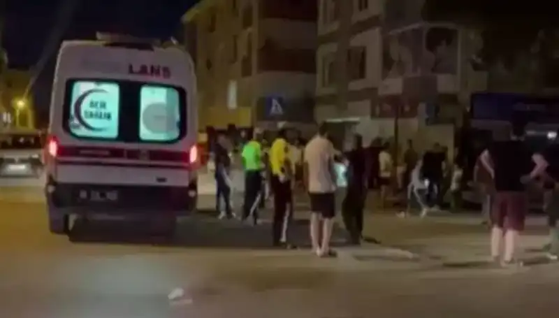 Alkollü Sürücü, Tartıştığı Yayaları Kamyonetle Ezerek Kaos Yarattı