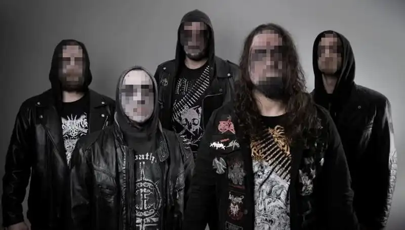 Rock Grubu Üyeleri Dini Değerlere Hakaretten Tutuklandı: Protestolar Patlak Verdi