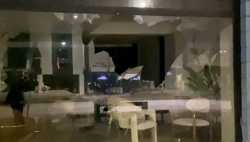 Mobilya Mağazasına Yapılan Taşlı Saldırı: Sebepler ve Sonuçlar