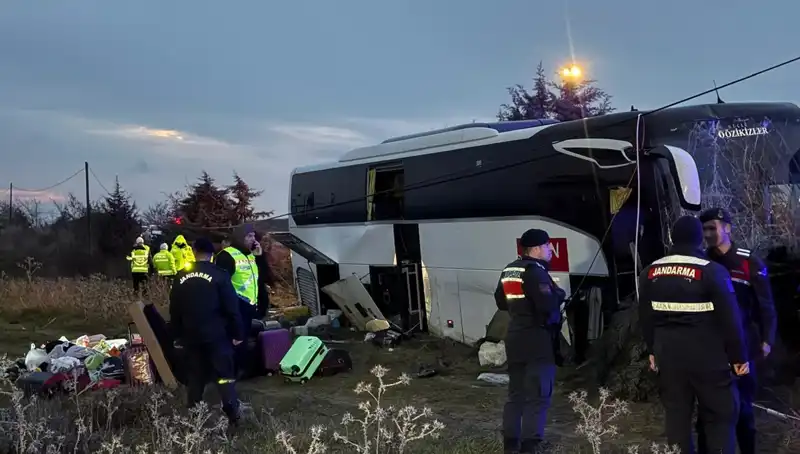 Çanakkale'de Kontrolden Çıkan Otobüs Şarampole Uçtu: 37 Yaralı!
