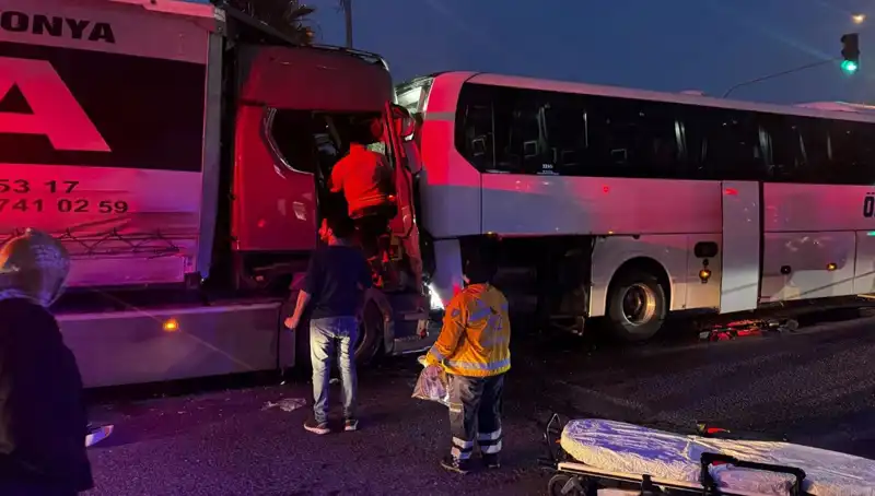 Dört Araçlı Zincirleme Trafik Kazasında Korkunç Son: 1 Kişi Hayatını Kaybetti