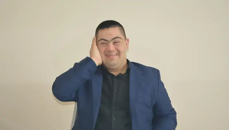 Down Sendromlu Genç Erdinç, Hayaliyle Kalpleri Fethediyor