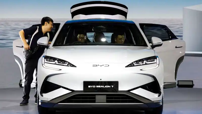 BYD, Tesla’nın Satış Rekorlarını Geride Bıraktı: 100 Milyar Dolar Barajını Aştı!