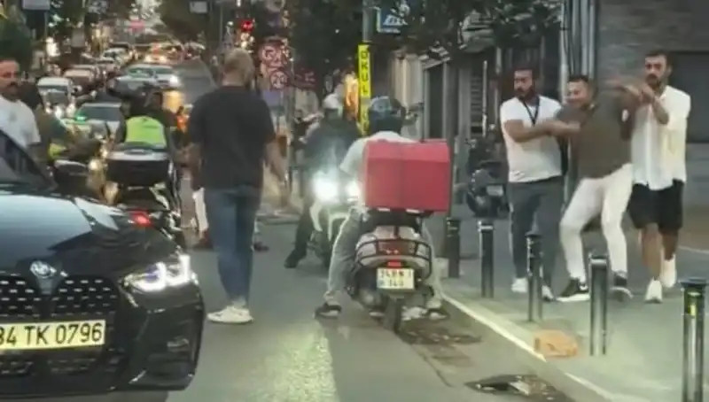 Nişantaşı'nda Sokak Kavgası: Kadın Sopayla Saldırıya Uğradı