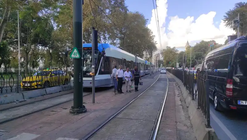 Beyoğlu'nda Tramvay Kazası: Yayayı Yerle Bir Eden Korkunç Anlar