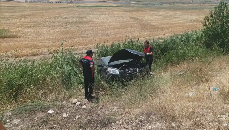 Otomobil Şarampole Uçtu: İki Yaralı Olayın Detayları Açıklandı