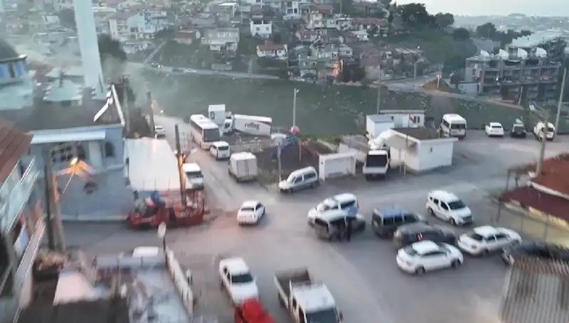 İzmir'de Şok Operasyon: 99 Gözaltı ve Yüzlerce Şüpheli Yakalandı!