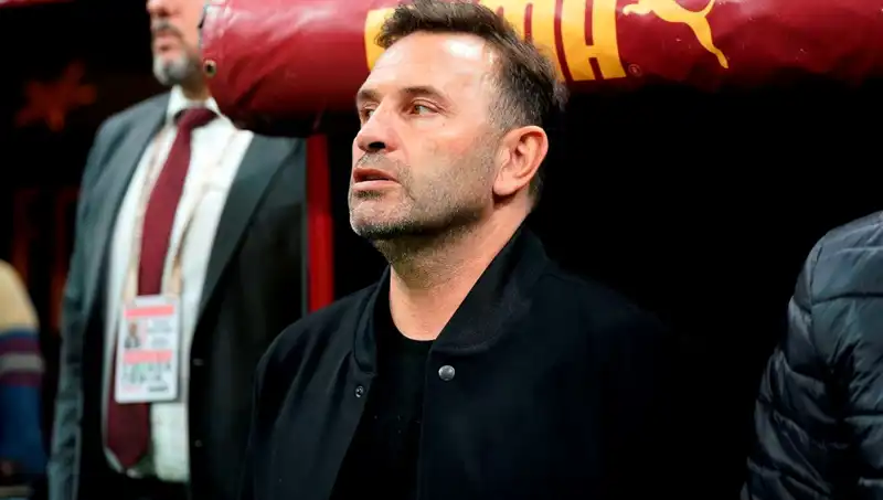 Galatasaray'da Okan Buruk'tan Beklenmedik Değişiklik: Neler Oluyor?