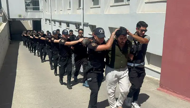 Adana'da 825 Kilo Eroin Operasyonu: 16 Şüpheli Tutuklandı, Neler Oldu?