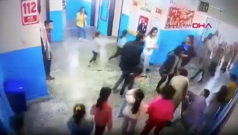 Öğrencinin Hayatını Kurtaran Müdür Yardımcısının Cesareti