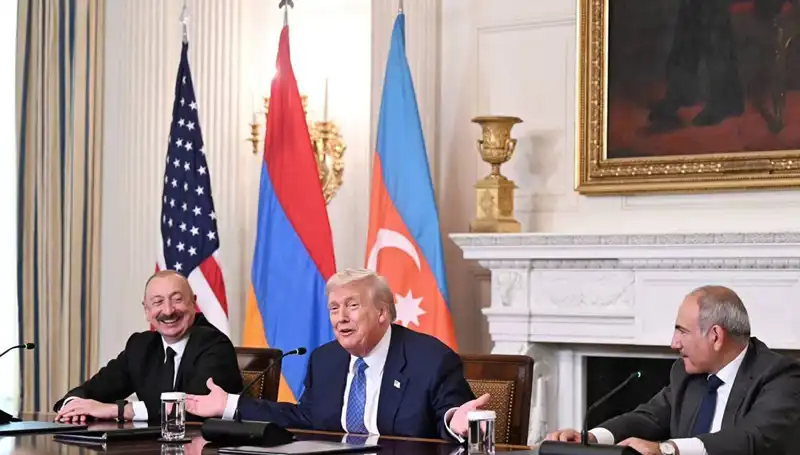 Aliyev, Ermenistan'a Anayasa Çağrısı Yaptı: Zamanın Önemi Vurgulandı