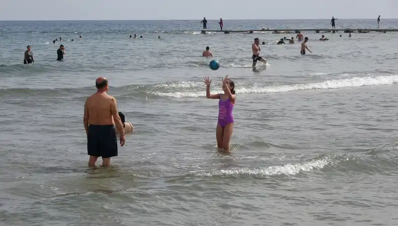 Erken Yaz Sıcaklığı: Hava 20 Dereceyi Geçti, Plajlar Şenlendi!