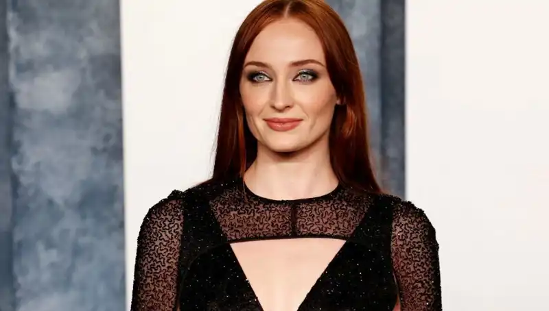 Sophie Turner'ı Kızdıran Yorum: 'Game of Thrones' Saldırılarının Arkasındaki Gerçek